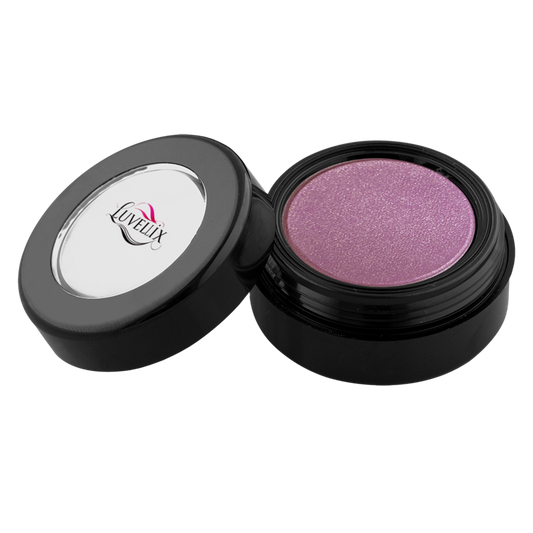 viaGlamour image of a extreme-eyeshadow